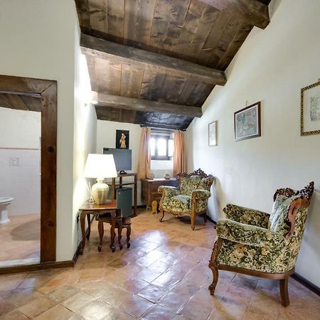 Castello Di Caccuri Suites Eksteriør billede