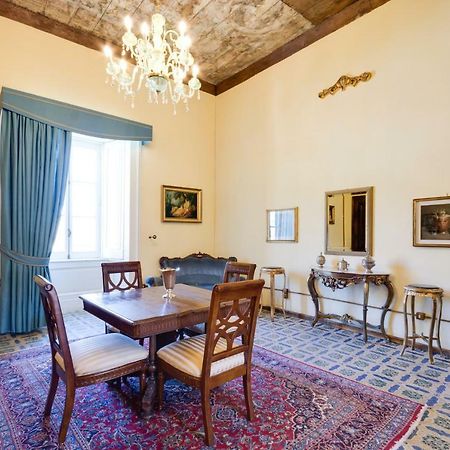 Castello Di Caccuri Suites Eksteriør billede