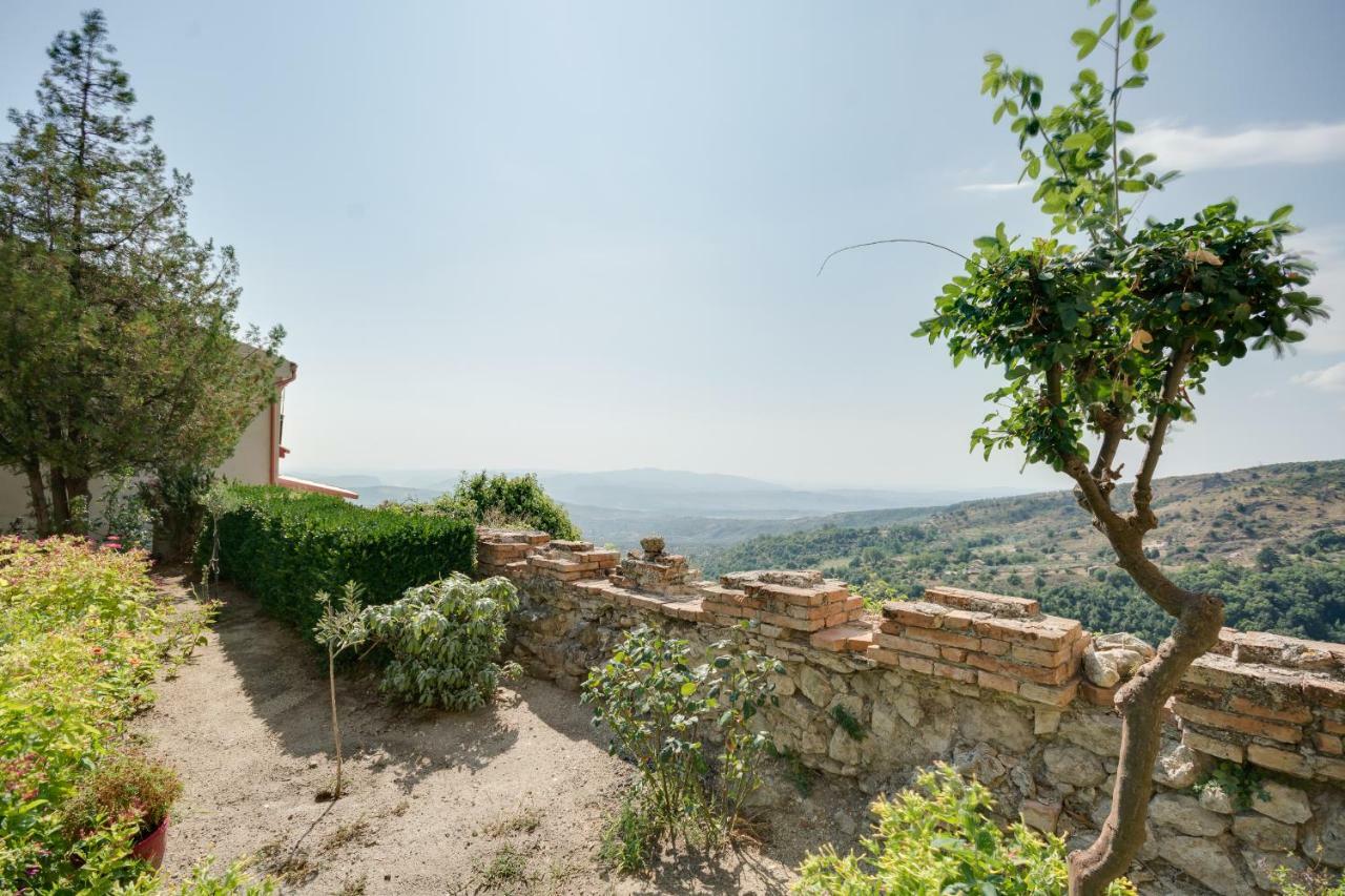 Castello Di Caccuri Suites Eksteriør billede