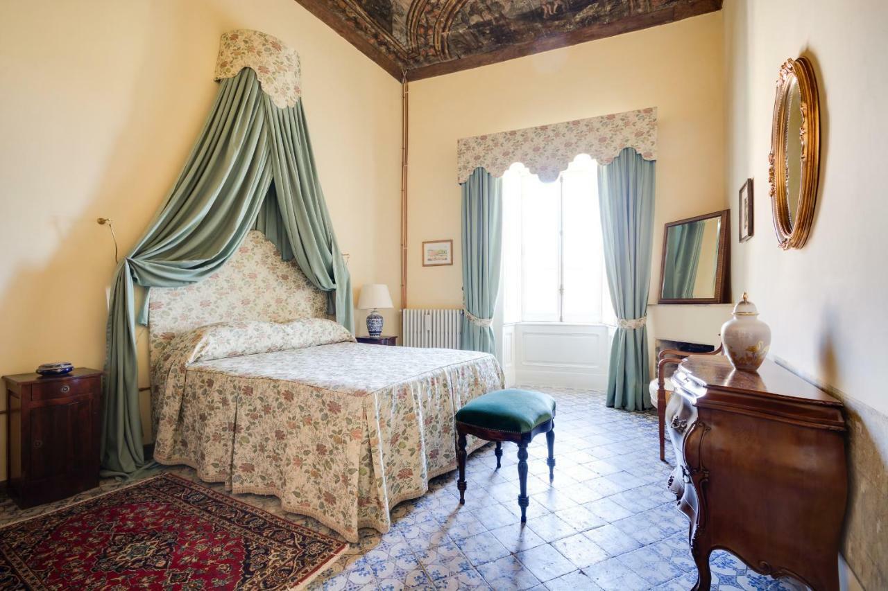 Castello Di Caccuri Suites Eksteriør billede
