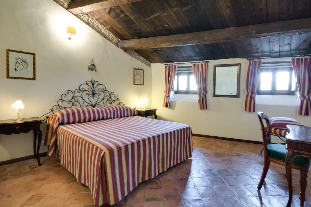 Castello Di Caccuri Suites Eksteriør billede