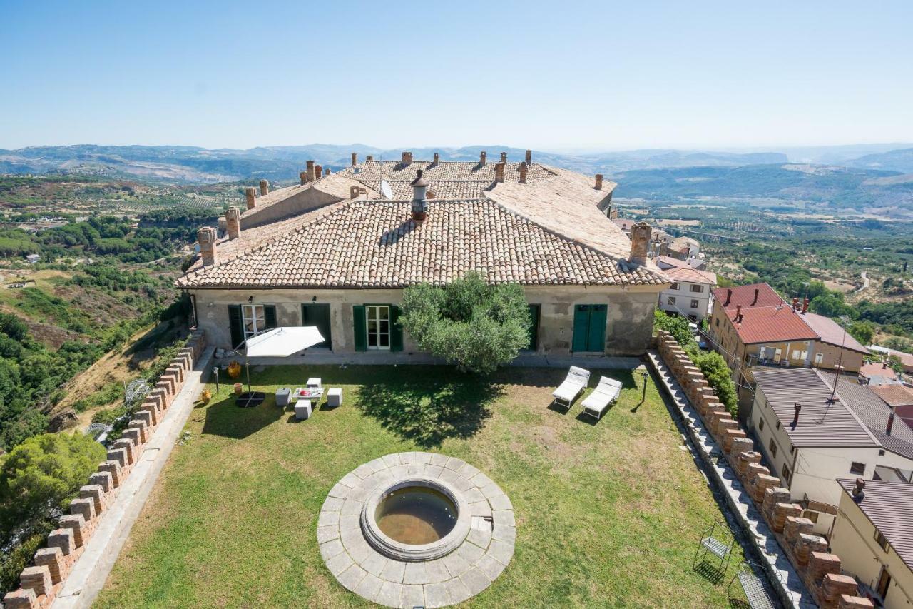 Castello Di Caccuri Suites Eksteriør billede