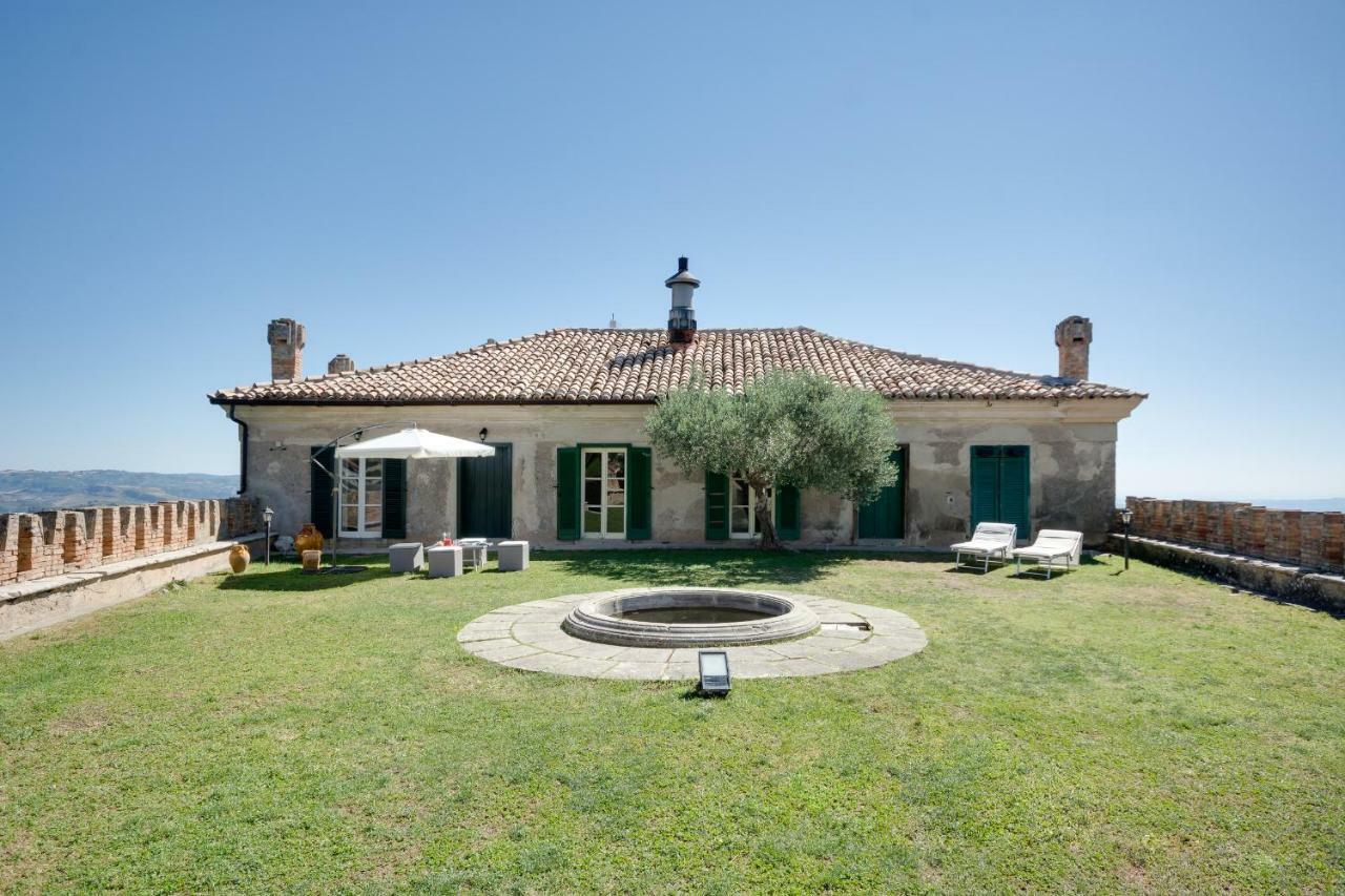 Castello Di Caccuri Suites Eksteriør billede