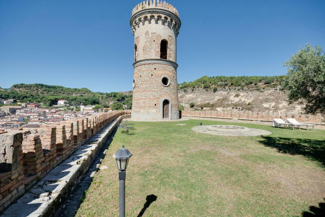 Castello Di Caccuri Suites Eksteriør billede