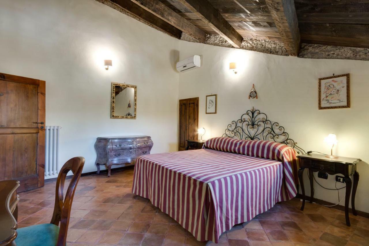 Castello Di Caccuri Suites Eksteriør billede