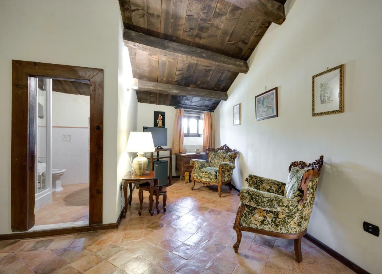Castello Di Caccuri Suites Eksteriør billede