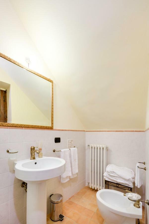 Castello Di Caccuri Suites Eksteriør billede