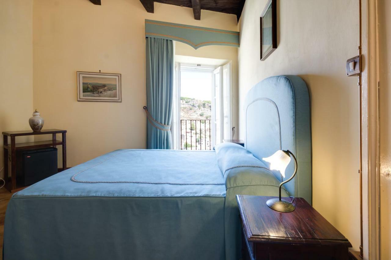 Castello Di Caccuri Suites Eksteriør billede